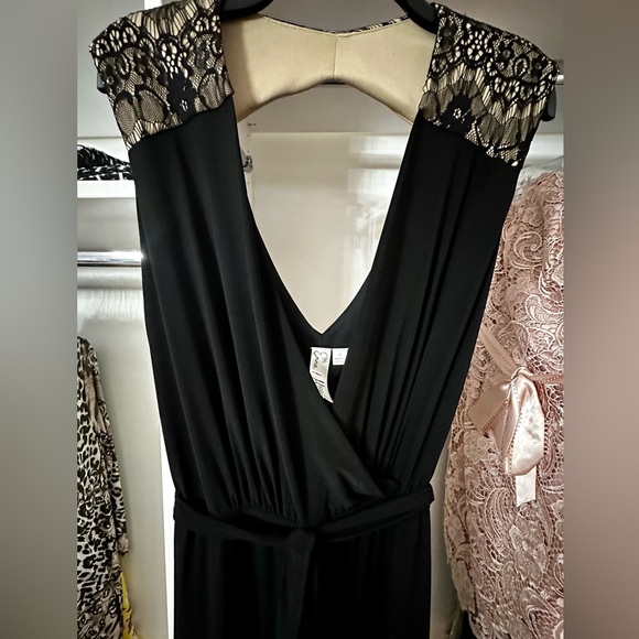 Black Lace Shoulder Jumpsuit 🖤 Used Once! Excellent Condition ✨ Large/ Sz. 12 - Picture 5 of 11
